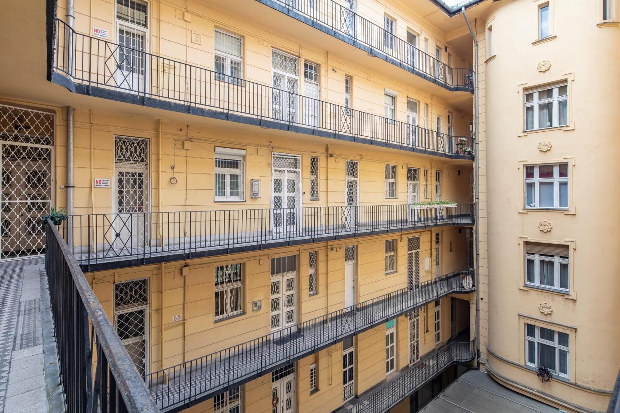 Ultra Central Luxury Budapest Exterior photo